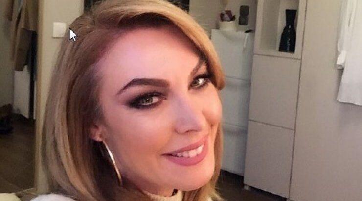 Τατιάνα Στεφανίδου: Θα μείνετε με το στόμα ανοιχτό με την πολυτέλεια του σαλονιού του σπιτιού της