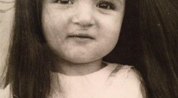 Ποια Κύπρια τραγουδίστρια είναι η μικρή στη φωτογραφία;