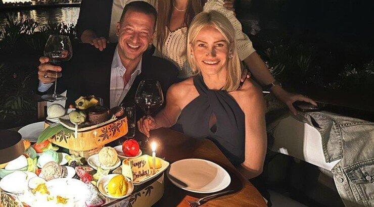 Έμιλυ Γιολίτη: Η αγκαλιά στον Τσουρούλλη για τα γενέθλια του - Έσβησαν μαζί τούρτα [εικόνες]