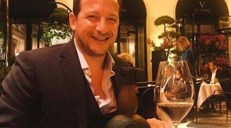 Η τούρτα έκπληξη στο γραφείο του Χρύσανθου Τσουρούλλη στο γραφείο του στο συγκρότημα ΔΙΑΣ