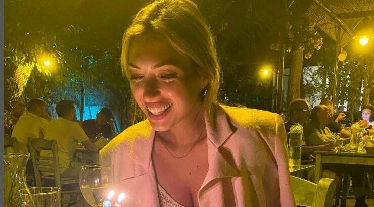 Κρίστυ Παπαδοπούλου: Η στιγμή που συγκινημένη σβήνει τα κεράκια της 