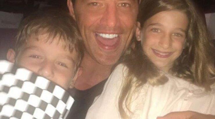 Δείτε το Σάκη Ρουβά στο σινεμά μαζί με τα παιδιά του Αναστασία και Αλέξανδρο