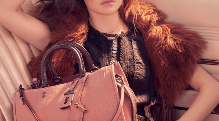 Η Selena Gomez στην πρώτη της καμπάνια για το brand Coach