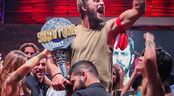 Η φωτογραφία του Ντάνου στα social media αμέσως μετά τη νική του στην αγκαλιά ξανθιάς καλλονής 