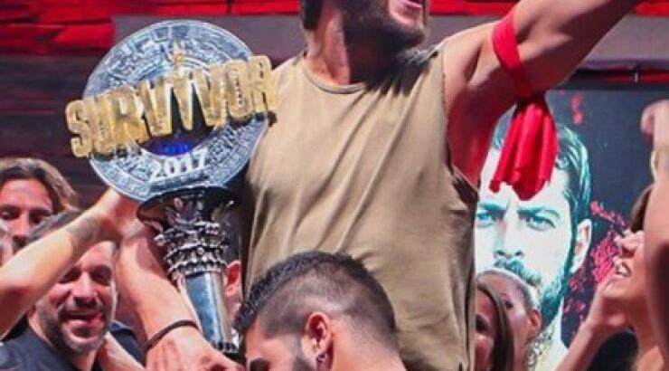 Απίστευτες εικόνες από την άφιξη του Γιώργου Αγγελόπουλου στη Σκιάθο