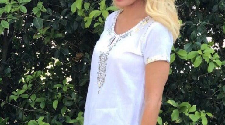 Η νυχτερινή έξοδος της Ελένης Μενεγάκη στην Άνδρο με πρόσωπο που έφυγε από την Κύπρο για να τη συναντήσει