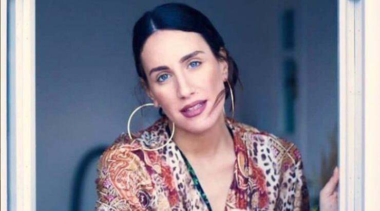 Η Μαλού μας δείχνει για πρώτη φορά την κοιλίτσα της! Δείτε πόσο έχει φουσκώσει