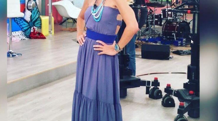 Κύπρια socialite βρέθηκε στην Άνδρο και φωτογραφήθηκε με την Ελένη Μενεγάκη