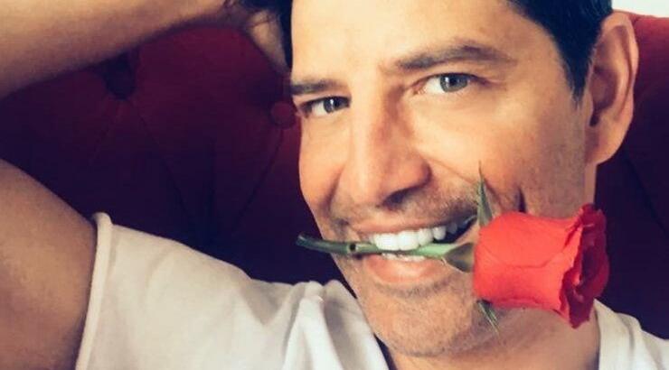 Πρώτη φορά! Ο Σάκης Ρουβάς εβγάλε selfie με επώνυμο Κύπριο! 