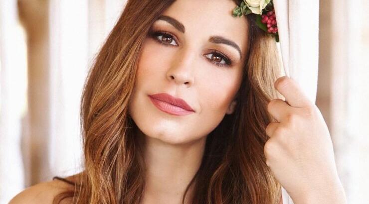 Κατερίνα Παπουτσάκη: Για πρώτη φορά μας δείχνει το σήμαδι στο πρόσωπό της που κρυβόταν με μακιγιάζ τόσα χρόνια