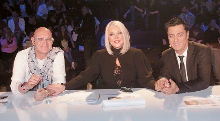 Aποχώρηση βόμβα απο την κριτική επιτροπή του "Just the 2 of us"