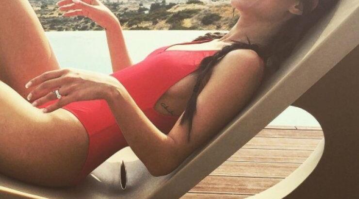 10+1 φορές που η Άντρεα Κυριάκου πόζαρε με μαγιό φέτος