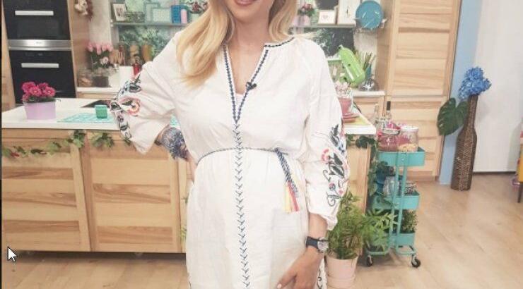 5 φορές που η εγκυμονούσα Χριστιάνα Αριστοτέλους πόζαρε στη θάλασσα