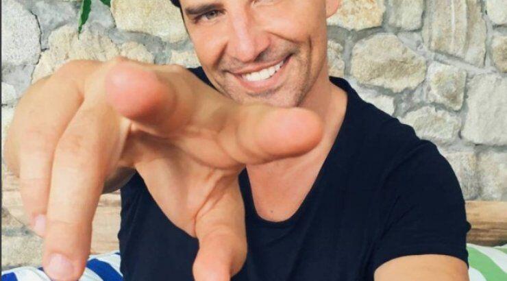 Αυτός είναι ο άγνωστος 26χρονος αδερφός του Σάκη Ρουβά