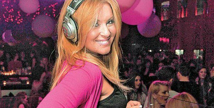 H Nαταλία Γερμανού σε ρόλο DJ