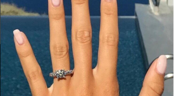 Παντρεύεται γνωστό ζευγάρι της showbiz! Η ειδυλλιακή πρόταση στη Σαντορίνη 