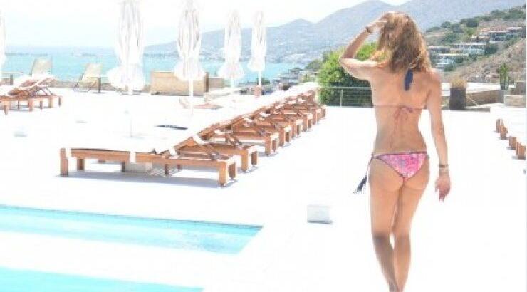 Σύζυγος Κύπριου επιχειρηματία αναστατώνει με το σώμα της στις διακοπές τους