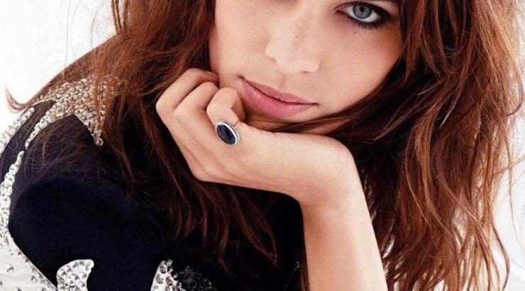 Τι φόρεσε το it girl Αlexa Chung όταν παρευρέθηκε σε γάμο στην Ελλάδα