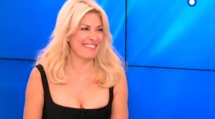  Μενεγάκη: Το ντεκολτέ που «βγάζει μάτι» και η έκπληξη! [video]