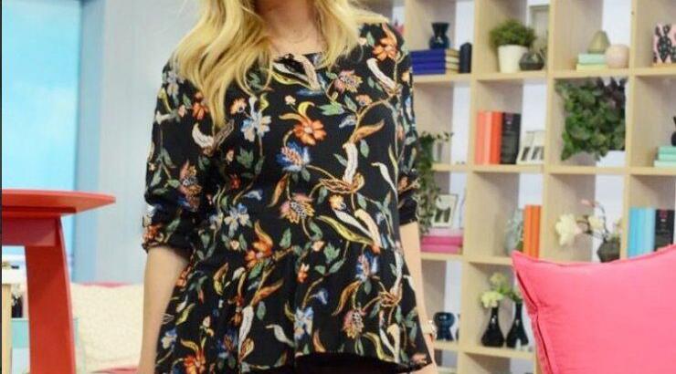 Εκτάκτως δίπλα στην Χριστιάνα Αριστοτέλους οι συνεργάτες της 