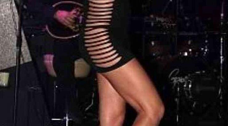 Δείτε πως εμφανίζεται Ελληνίδα τραγουδίστρια στη σκηνή