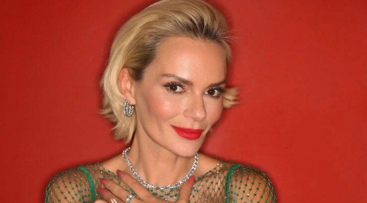 Έλενα Χριστοπούλου: Ημίγυμνη στον καθρέφτη του μπάνιου της - Το νέο της λουκ και το μήνυμα της