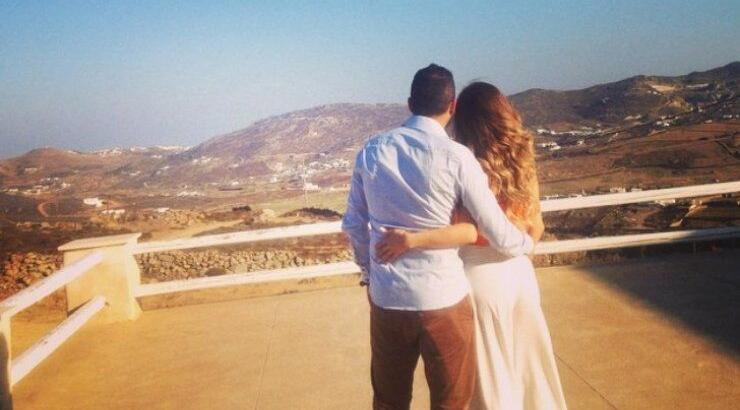 Ανεβαίνει τα σκαλιά της εκκλησίας ζευγάρι της κυπριακής showbiz