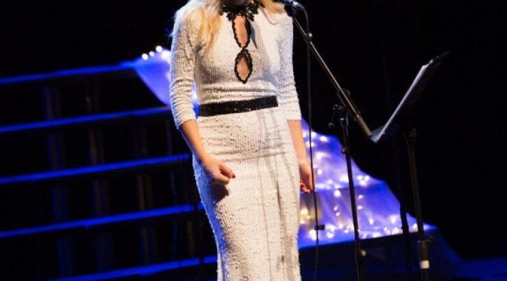 Η μαγεία των Χριστουγέννων με την σοπράνο Αλίκη Χρυσοχόου