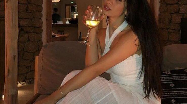 Ο αισθησιακός χορός της Μαρίας Κορτζιά στη μέση του δρόμου