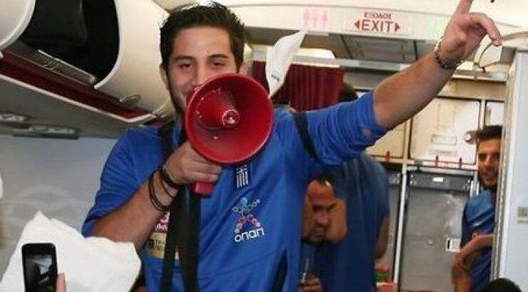 Το βίντεο απο την αποθέωση της Εθνικής Ελλάδας στο αεροδρόμιο