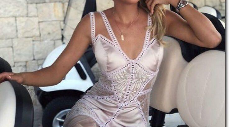 Ντάρια Τούροβνικ: Δείτε την να κρατάει ένα βόα στους ώμους και να το απολαμβάνει!