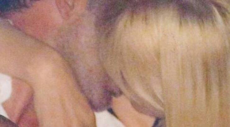 Νίκος Αλιάγας: Τα δημόσια καυτά φιλιά στα χείλη με την σύζυγο του