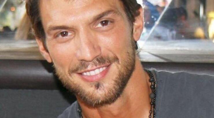 Αλέξανδρος Παρθένης: Αποκαλύπτει τι κάνουν οι "Διάσημοι" στην καλύβα και δεν το δείχνουν οι κάμερες