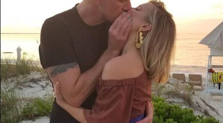 Σοκάρει χολιγουντιανή star: "Θήλασα το σύζυγό μου"