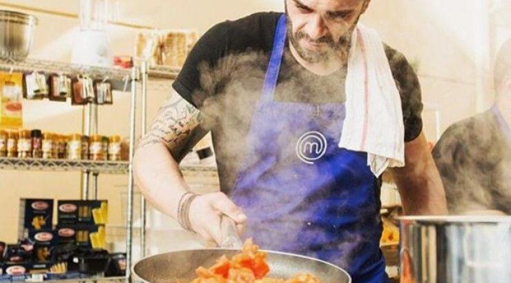 Δείτε το Χαράλαμπο Χατζηπροδρόμου που επέστρεψε στο "Master Chef"
