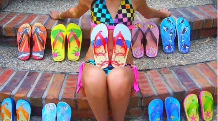 Πώς μια 16χρονη κατόρθωσε να βγάλει εκατομμύρια πουλώντας παντόφλες!