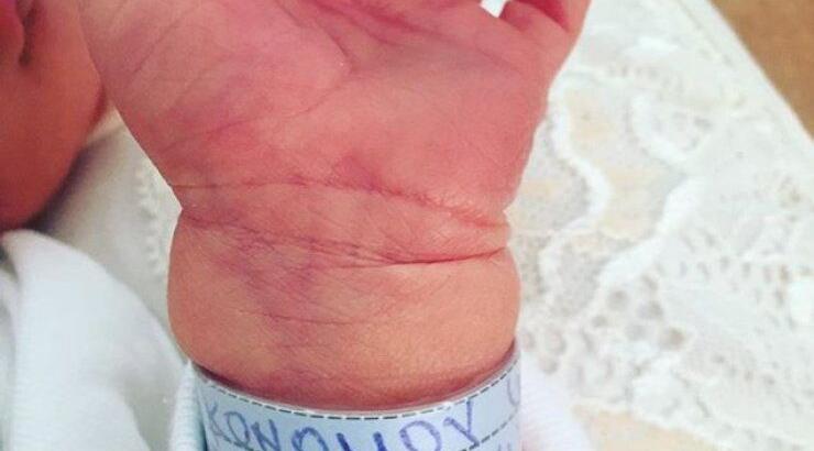 Γέννησε και μας έδειξε την πρώτη φωτογραφία του μωρού της η Ελληνίδα celebrity