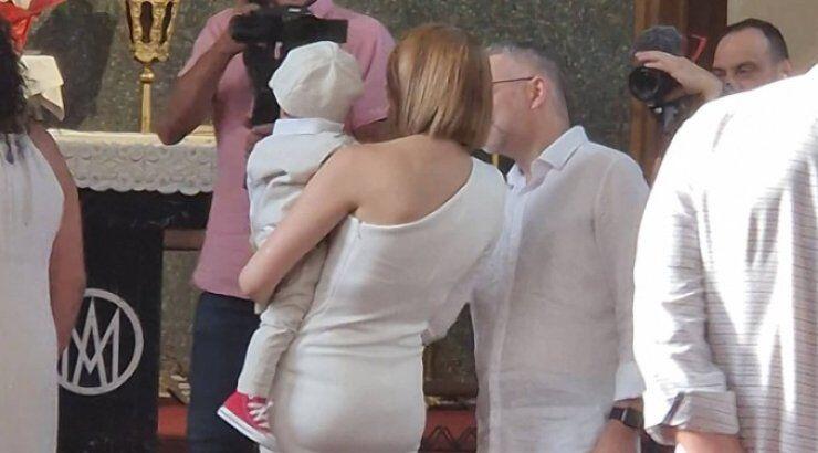 Kύπρια παρουσιάστρια βάφτισε τον γιο της σε κλίμα συγκίνησης [εικόνες]