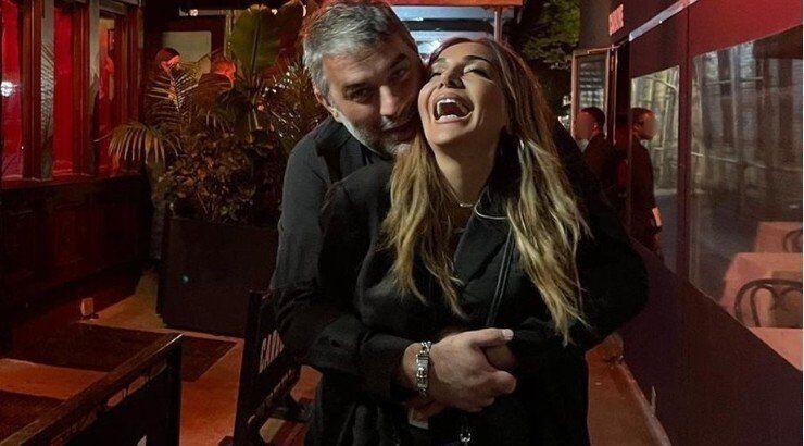 Βανδή - Μπισμπίκης: Ποζάρουν αγκαλιά στους δρόμους του Λονδίνου - Τα ρομαντικά στιγμιότυπά τους [εικόνες]