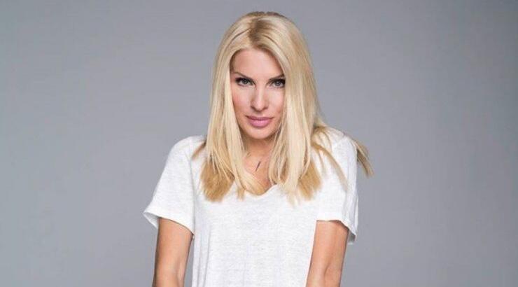 Η Ελένη Μενεγάκη σου δείχνει πως να φορέσεις το χρώμα της σεζόν