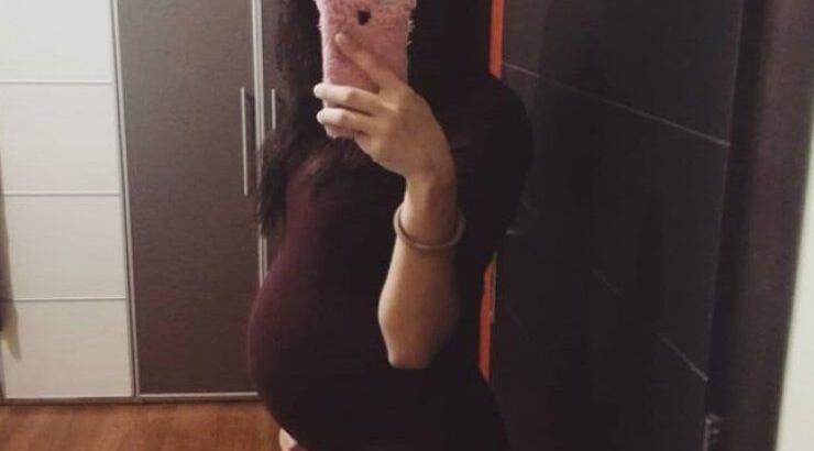 Επώνυμη Ελληνίδα μας δείχνει τη φουσκωμένη της κοιλίτσα λίγο πριν να γεννήσει