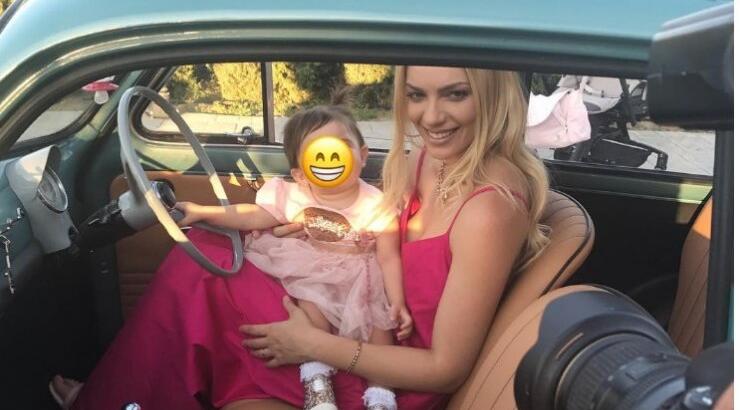 Γενέθλια σήμερα για την Άντρη Καραντώνη. Πώς της ευχήθηκε η μικρή Αργυρώ