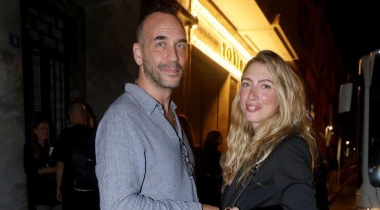 Μουζουράκης - Κόζαρη: Το φόντο στο smart watch αγκαλιά με την ενάμιση μήνα μπέμπα τους [εικόνες]