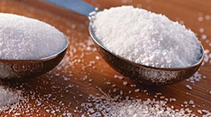 Πότε πρέπει να χρησιμοποιούμε ζάχαρη και πότε αλάτι στα σπιτικά scrub μας