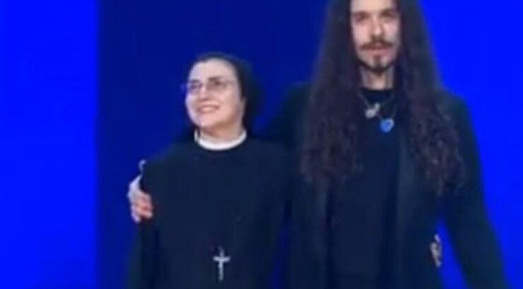 Νικήτρια του ιταλικού "The Voice" η… καλόγρια! [βίντεο]