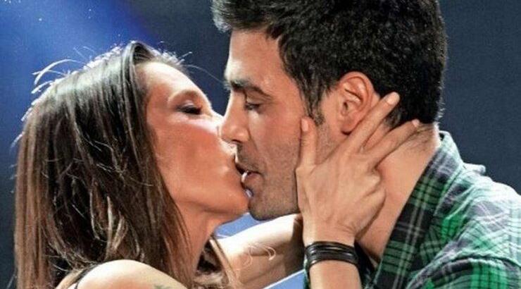 Το καυτό φιλί της Πάολας στον Κώστα Μαρτάκη!
