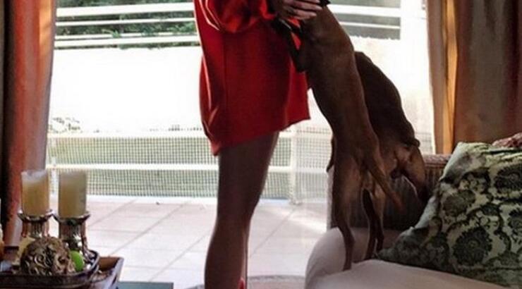 Επώνυμη Κύπρια φορά μόνο τη μπλούζα της και αναστατώνει τους φίλους της!