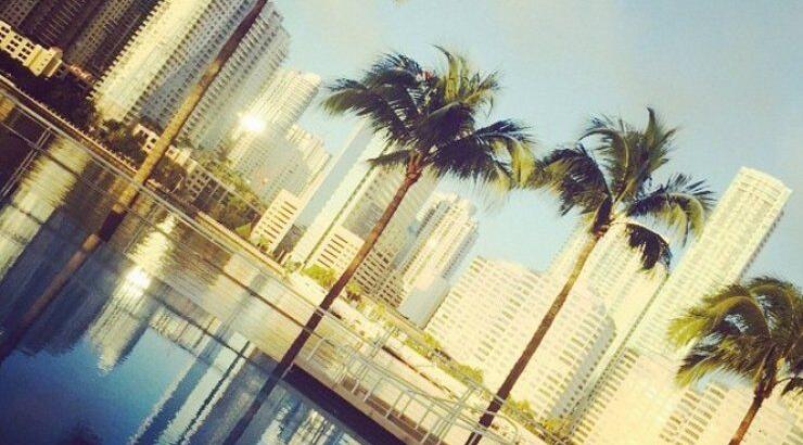 Κύπρια απολαμβάνει τον ηλιόλουστο καιρό του Μαϊάμι!