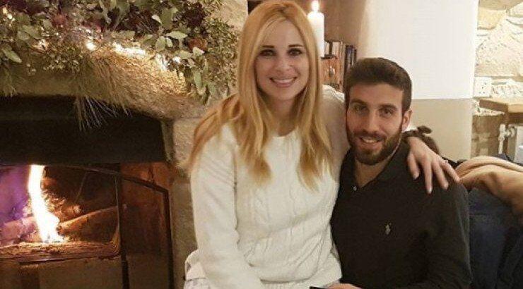 Χριστιάνα Αριστοτέλους: Aλλάζει το επίθετο του συζύγου της στο κινητό ανάλογα με τη φάση που διανύουν [βίντεο]