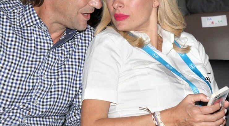 Ελένη Μενεγάκη - Μάκης Παντζόπουλος: Τρυφερές αγκαλιές και χάδια μπροστά στο φακό [εικόνες]